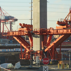 MSS álványtartó pillérbakok (120 t) Gerald Desmond Bridge Replacement Project - Long Beach, CA USA - Ch. STADLER Kft.